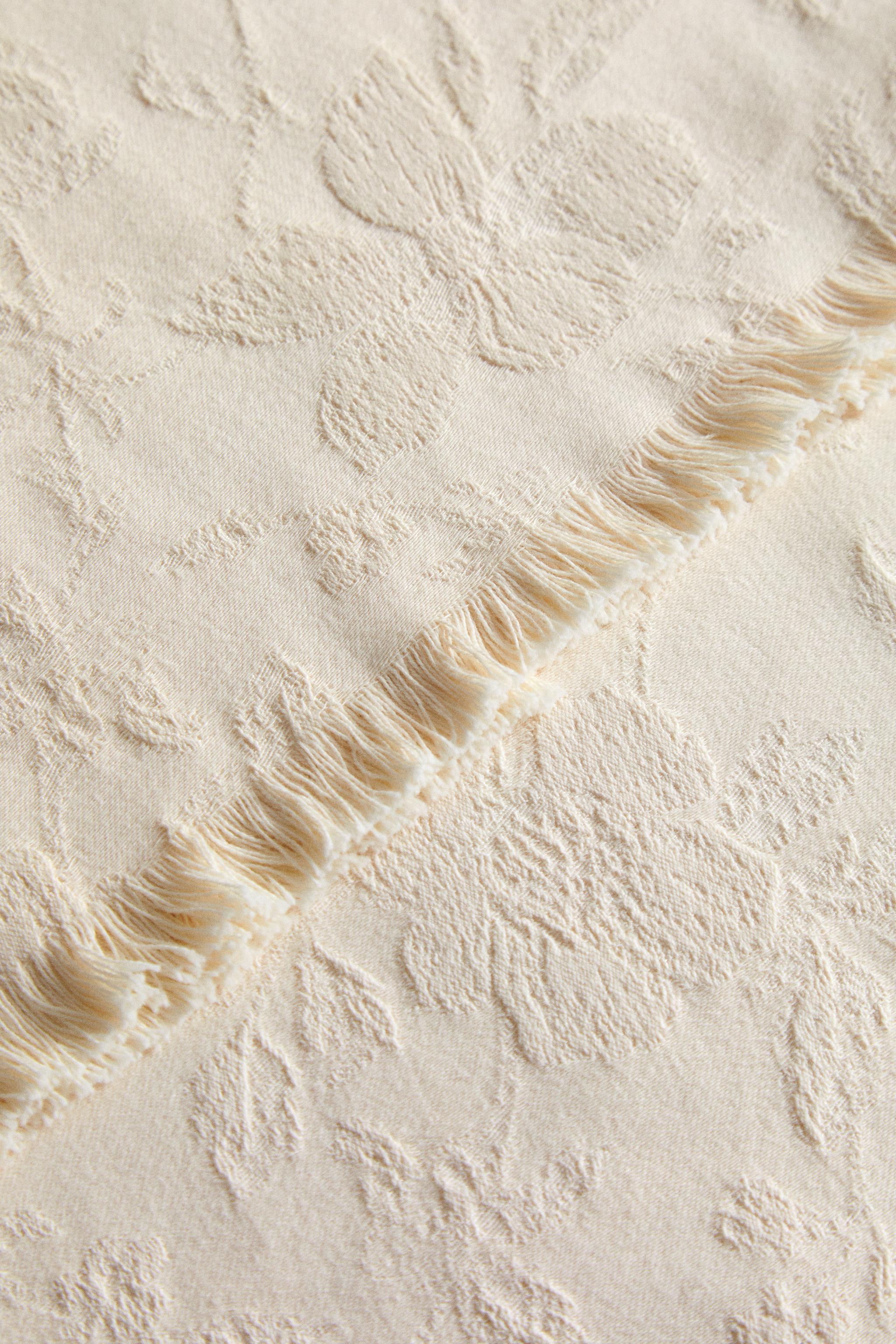 FLORAL JACQUARD BEDSPREAD